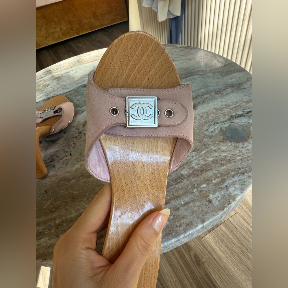 Chanel Cruise 2005 vintage mules pink suede with Chanel logo buckle wooden 6 - Picture 13 of 15
